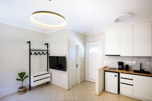 Standard Studio | Soundproofing, iron/ironing board, free cribs/infant beds, free WiFi - ML Houses Lefkada (Lefkada)