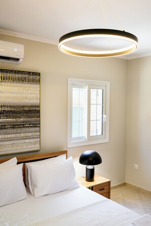 Standard Studio | Soundproofing, iron/ironing board, free cribs/infant beds, free WiFi