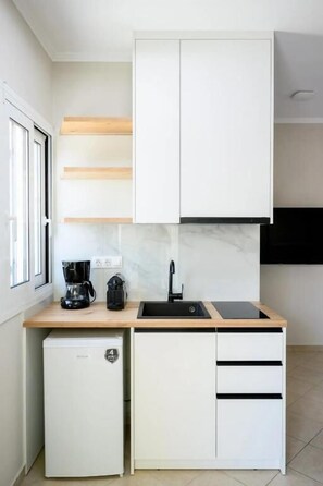 Standard Studio | Private kitchen | Fridge, stovetop, cookware/dishes/utensils - ML Houses Lefkada (Lefkada)