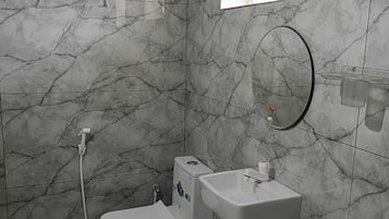 Ducha, artículos de tocador gratuitos, toallas, jabón