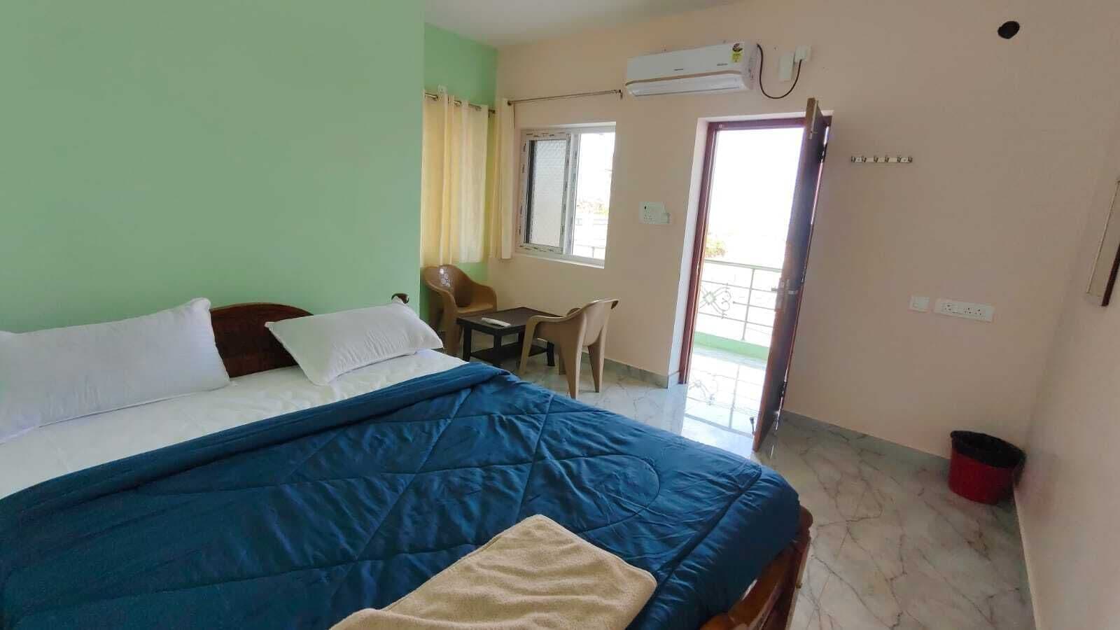 Desk, laptop workspace, free WiFi, bed sheets