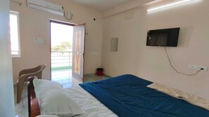 Deluxe Double Room, Sea View - Ronazio Beach View Residency (Vanur)