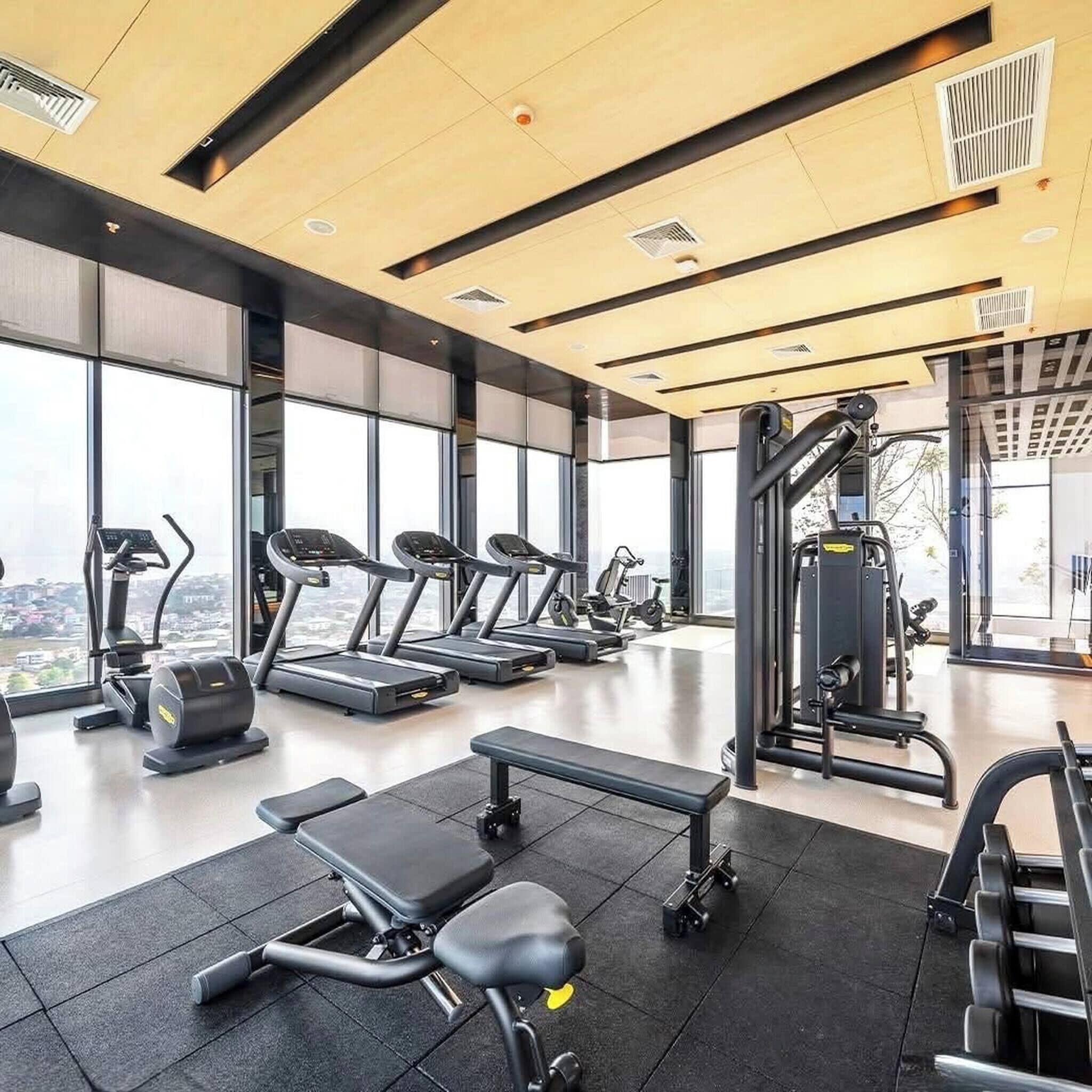 Quarto, 1 quarto, acessível, varanda | Sala de fitness