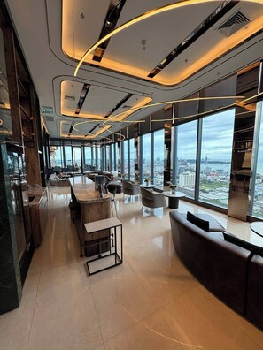 Lounge - Room-luxury Room Pattaya With Scenic Roo (Pattaya)