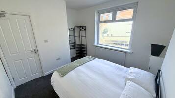 6 bedrooms, free WiFi, bed sheets