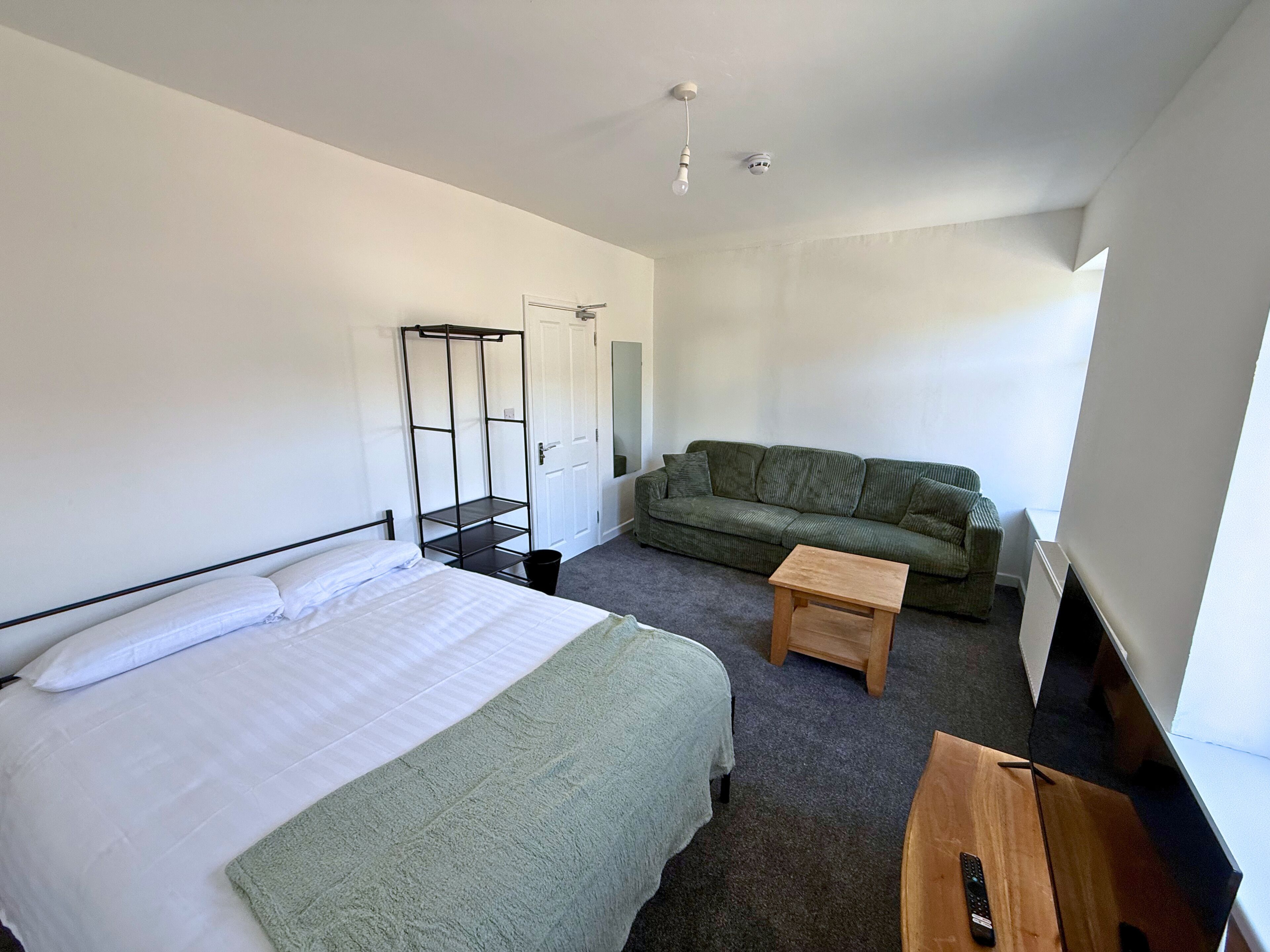 6 bedrooms, free WiFi, bed sheets