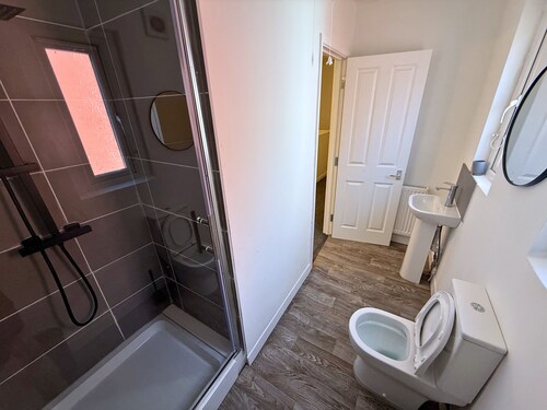 6 Bedroom House for up to 10 People