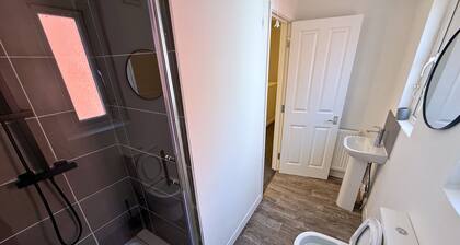 6 Bedroom House for up to 10 People