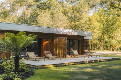 Villa d’architecte · 5 suites · Piscine chauffée · Padel · Lac
