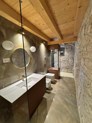 Doppelzimmer, Gartenblick | Badezimmer | Dusche, kostenlose Toilettenartikel, Haartrockner, Hausschuhe