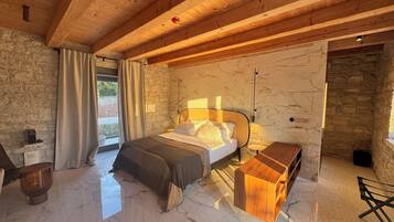 Junior Suite, 1 King Bed, Terrace, Garden View