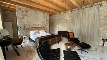 Suite, Garden View | In-room safe, desk, blackout drapes, soundproofing