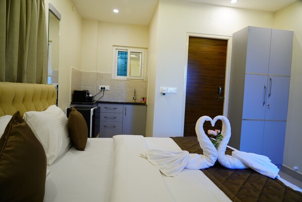 Double Room | Iron/ironing board, free WiFi