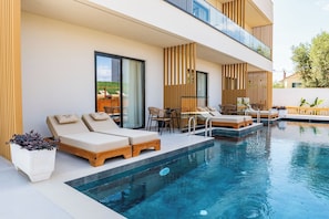 Front of property - Aura Mare Hotel (Ksamil)
