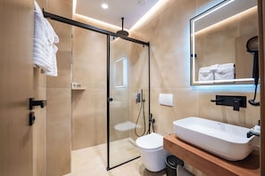 Superior Triple Room | Bathroom - Aura Mare Hotel (Ksamil)
