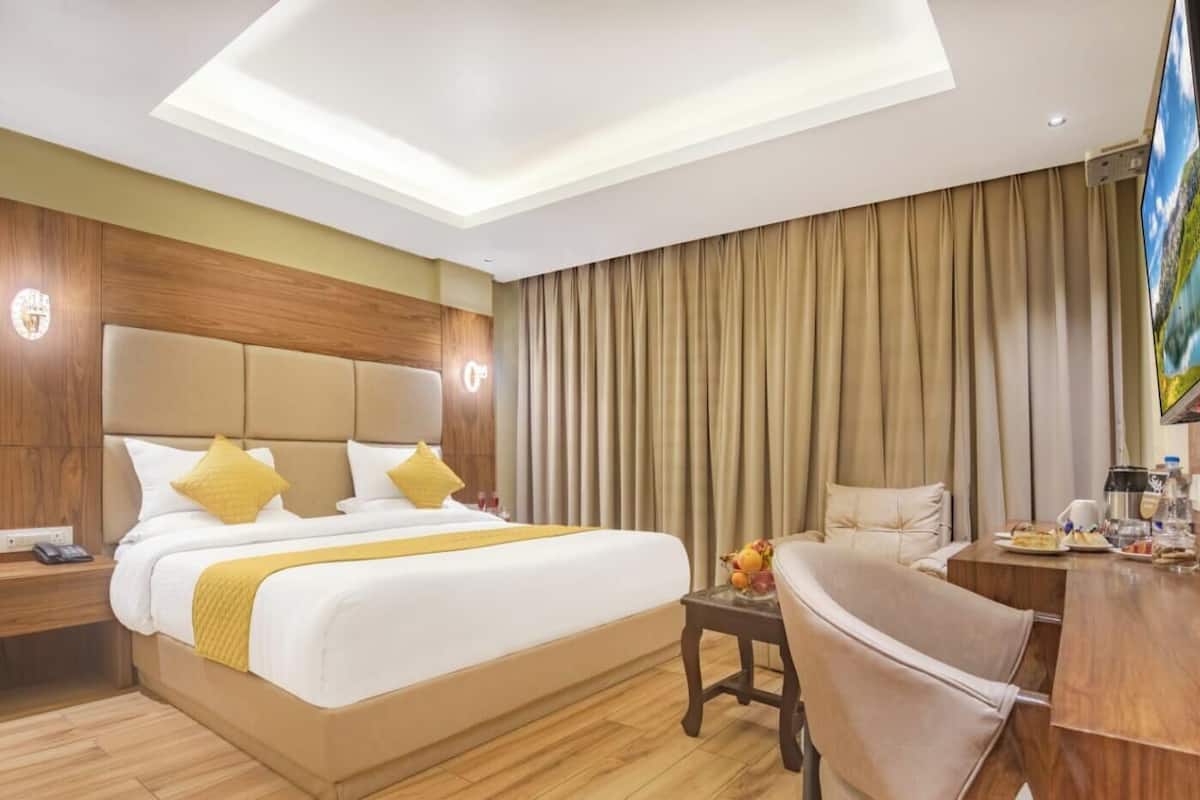 Deluxe Double Room | Desk, laptop workspace, free WiFi