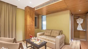Super Deluxe Room | Desk, laptop workspace, free WiFi