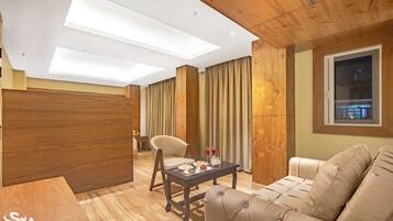 Super Deluxe Room | Desk, laptop workspace, free WiFi