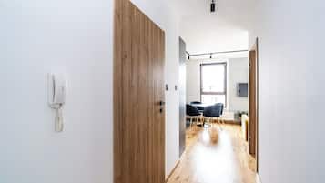 Apartamento, balcón | Interior