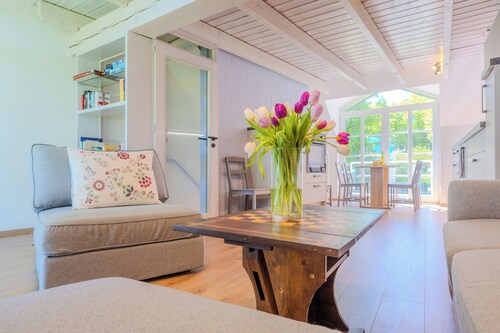 Ferienwohnung Stöfs  – Ostseeurlaub. Strandnah. Natur. Seeblick.