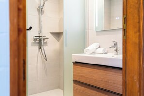 Een douche, een haardroger