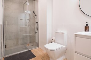 Comfort Studio | Bathroom - Apartamentos Lagunillas 57 (Málaga)