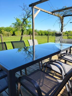 Outdoor dining - Vrbo Property (Anor)