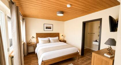 Bed & Breakfast 'Chalet Suite' mit Bergblick, privater Terrasse und WLAN