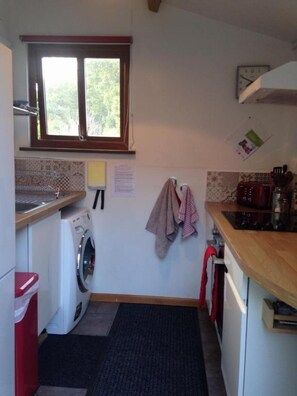 Private kitchen - Rest, Reconnect & Gather at a Historic Cornish Barn (Saint Clether)