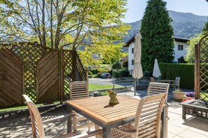 Outdoor dining - Double Room with Breakfast, Balcony and Mountain View (Vandans)