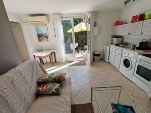 Living area - Vrbo Property (Le Pradet)