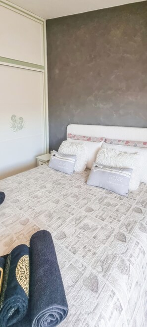 Apartment, Balkon | Bügeleisen/Bügelbrett, kostenloses WLAN