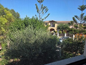 Leilighet, 2 soverom, terrasse | Hage