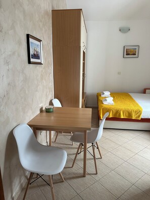 1 bedroom, iron/ironing board, free WiFi, bed sheets - Studio Apartment Emi Kotor (Kotor)