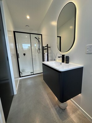 Shower, hair dryer, towels, soap - Modern, Cosy, Clean Apartment in Peaceful Area (Jack's Point)