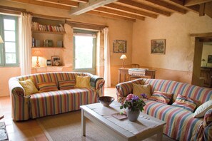 Living area - Gites Viralet (Badefols-sur-Dordogne)
