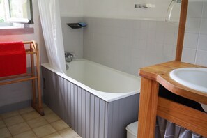Hair dryer, towels, soap, toilet paper - Gites Viralet (Badefols-sur-Dordogne)