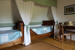 3 bedrooms, iron/ironing board, Internet, bed sheets - Gites Viralet (Badefols-sur-Dordogne)