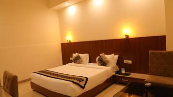 Superior Room, City View | Desk, laptop workspace, free WiFi