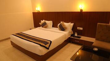 Superior Room, City View | Desk, laptop workspace, free WiFi