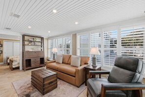 Iron/ironing board, Internet, bed sheets - BG Beach Club - 2 bedroom - 2 bath - Pool - Ground Level - No Stairs - Sleeps 6 (Boca Grande)
