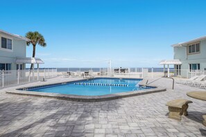 A heated pool - BG Beach Club - 2 bedroom - 2 bath - Pool - Ground Level - No Stairs - Sleeps 6 (Boca Grande)