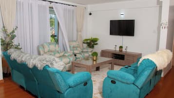 Deluxe Apartment | Living area