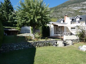 Exterior - Maison l'Oustaou with Pool, Mountain View and Large Enclosed Garden (Ayzac-Ost)