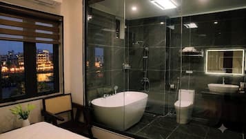 Luxury Double Room Single Use, 1 Bedroom | Desk, free WiFi, bed sheets