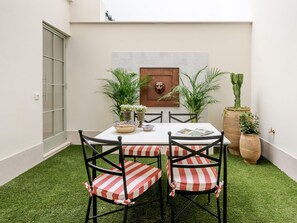 Outdoor dining - Cozy lodging in Málaga (Málaga)