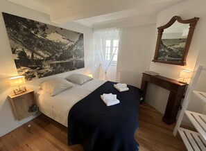 Iron/ironing board, WiFi - Holiday Home 'Maison Le Pic Vert' with Mountain View, Private Terrace and Wi-Fi (Salles)
