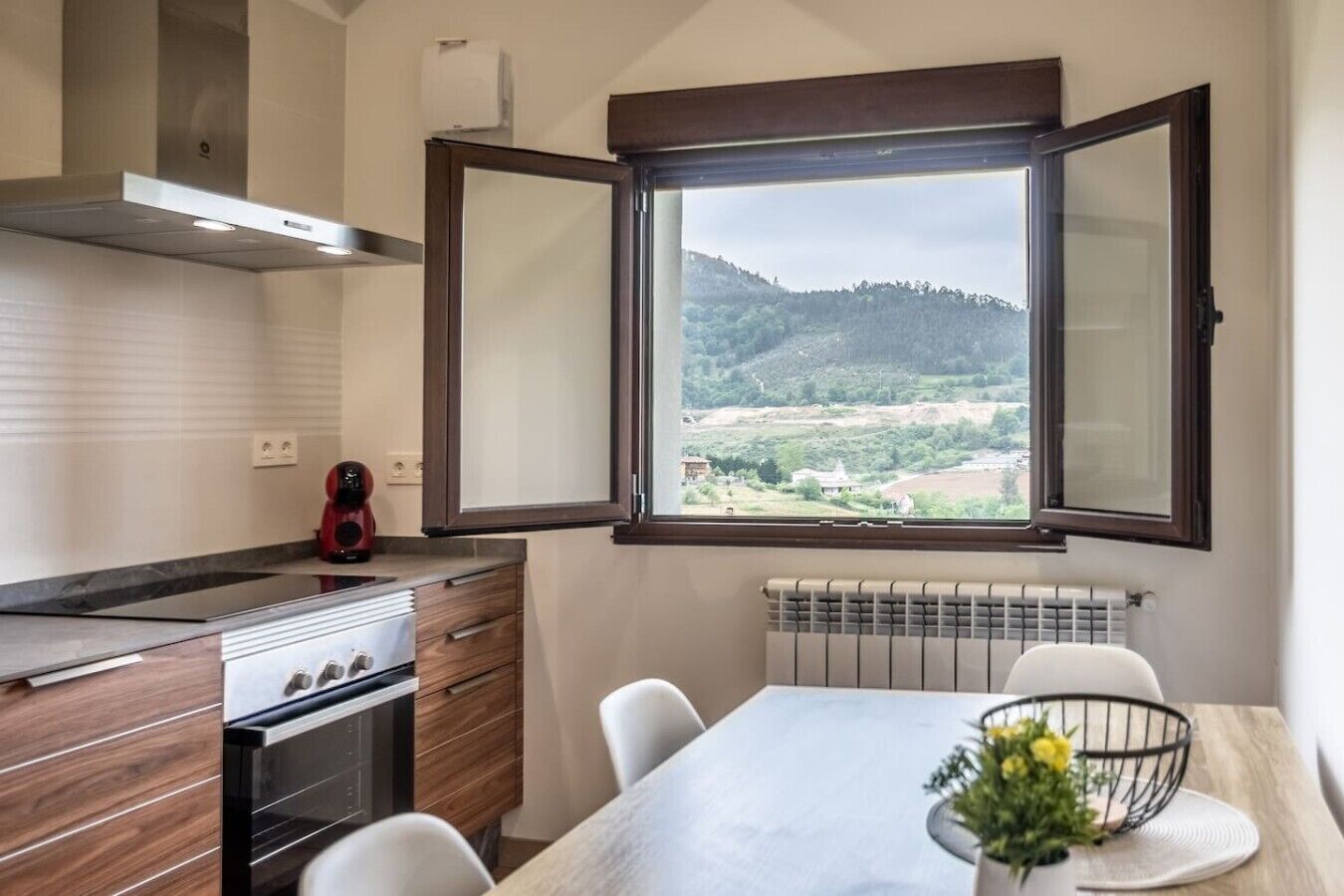 Geladeira, micro-ondas, fogão, cooktop
