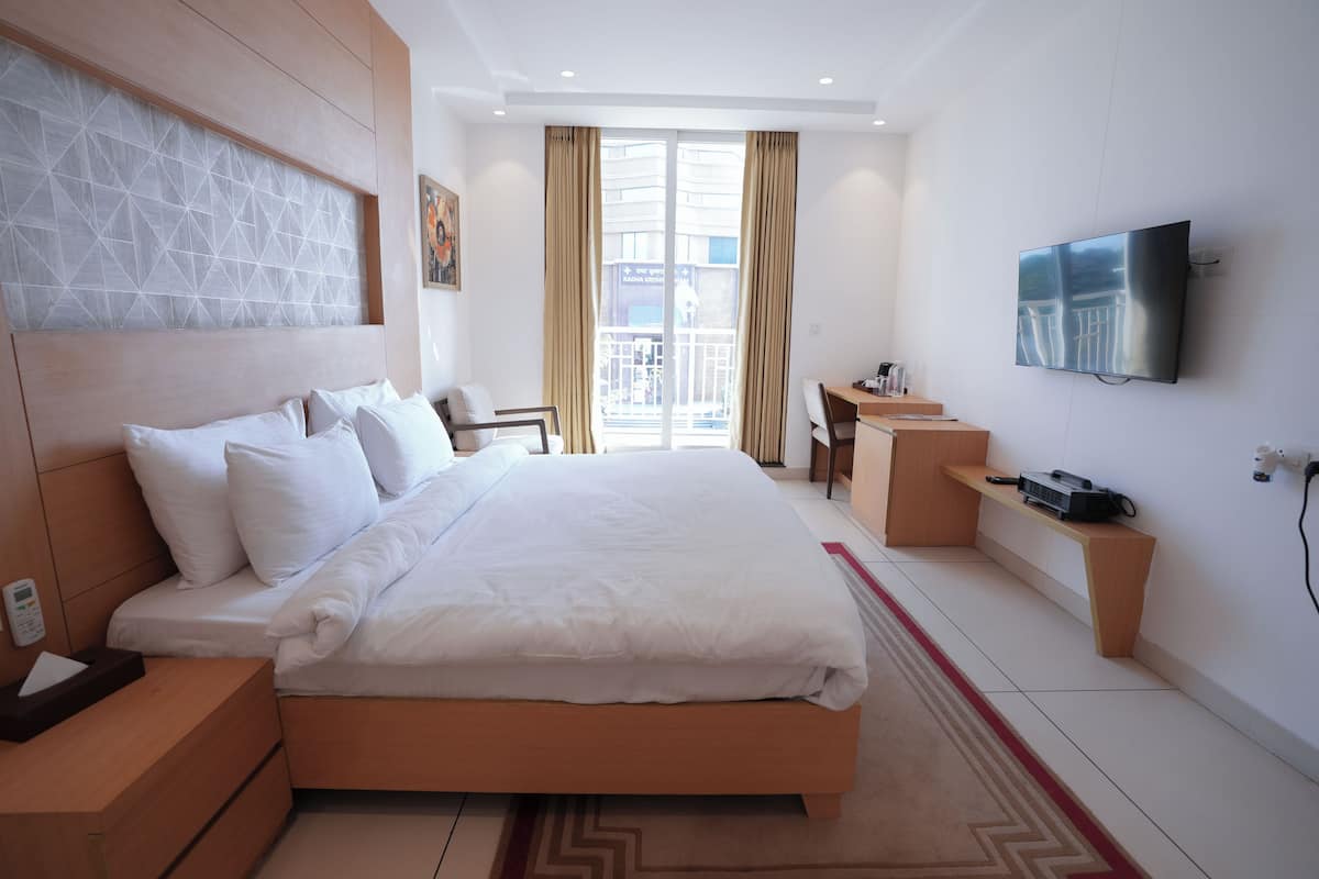 Suite, Balcony