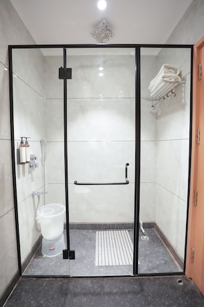 Deluxe Double Room | Bathroom